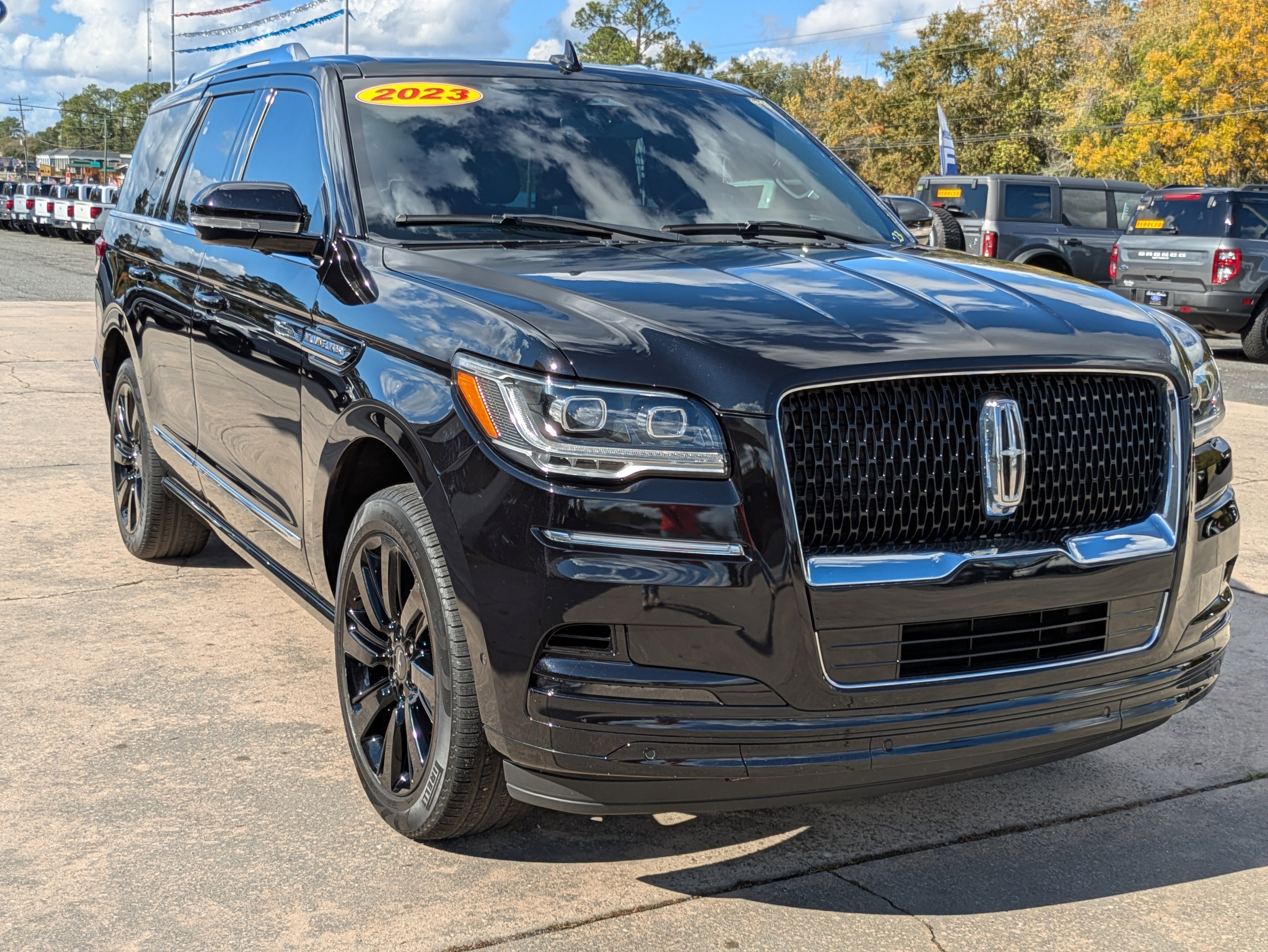Used 2023 Lincoln Navigator Reserve image 4