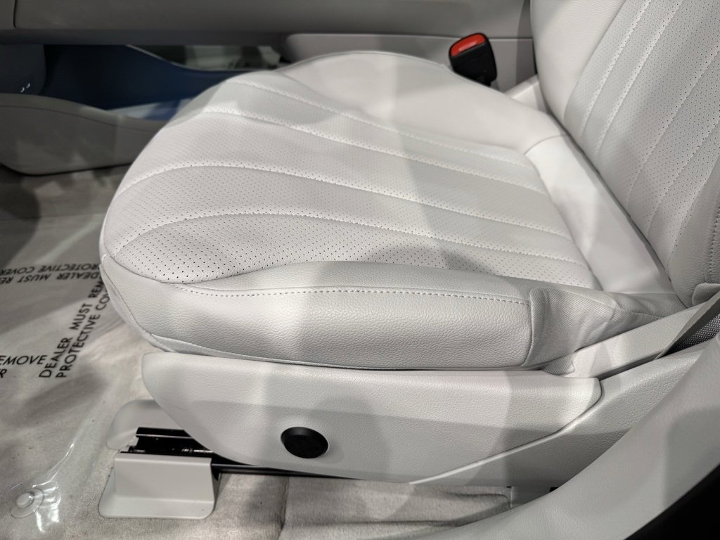 Used 2024 Mercedes-Benz EQE 350+ 4MATIC Sedan image 15