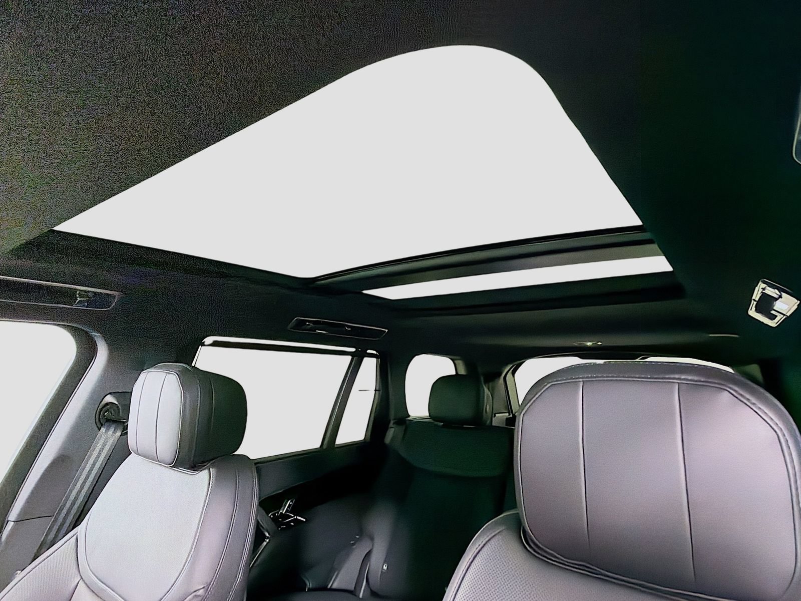 New 2026 Land Rover Range Rover Long Wheelbase SE AWD/4WD image 9