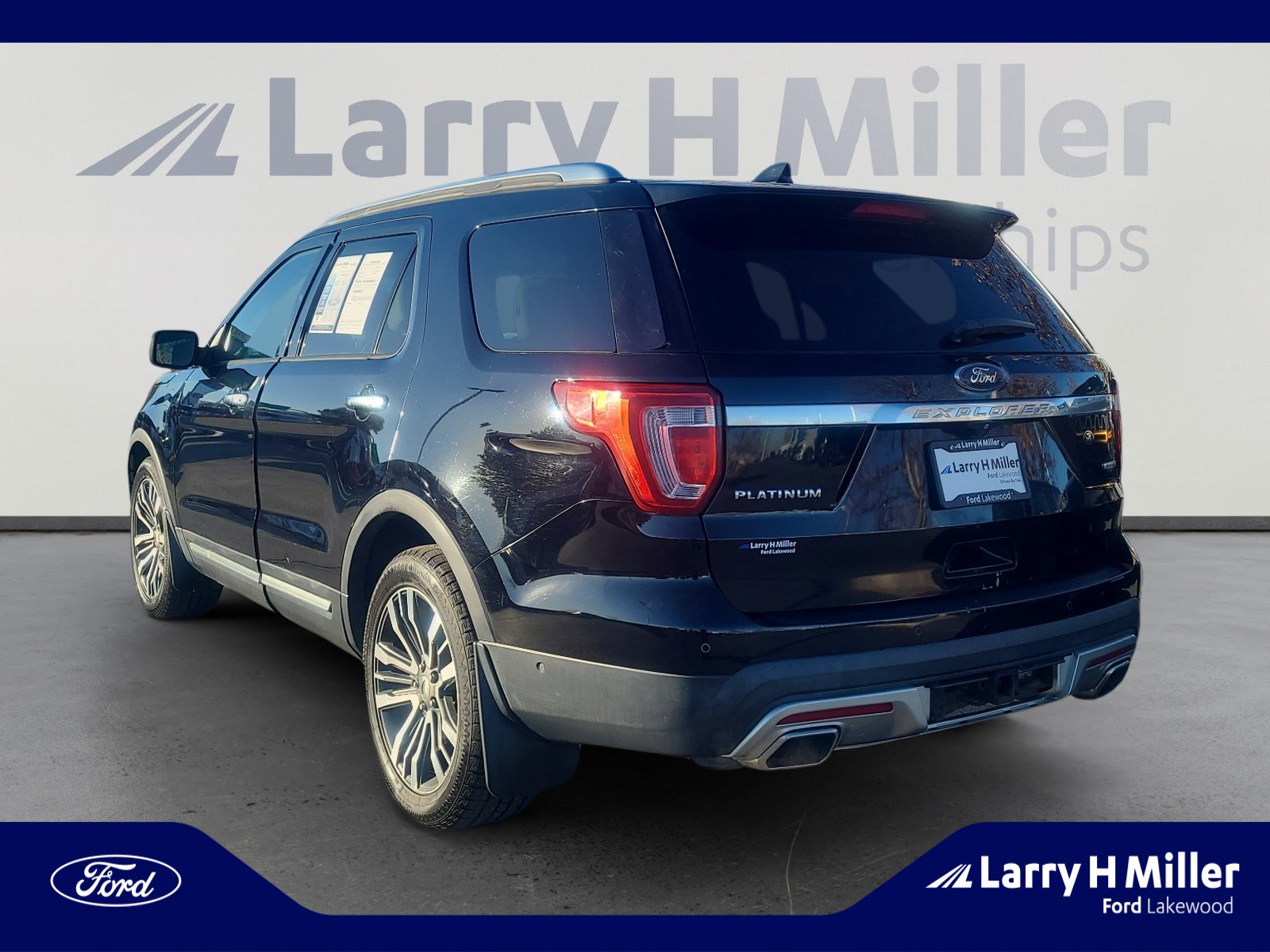 Used 2016 Ford Explorer Platinum image 3