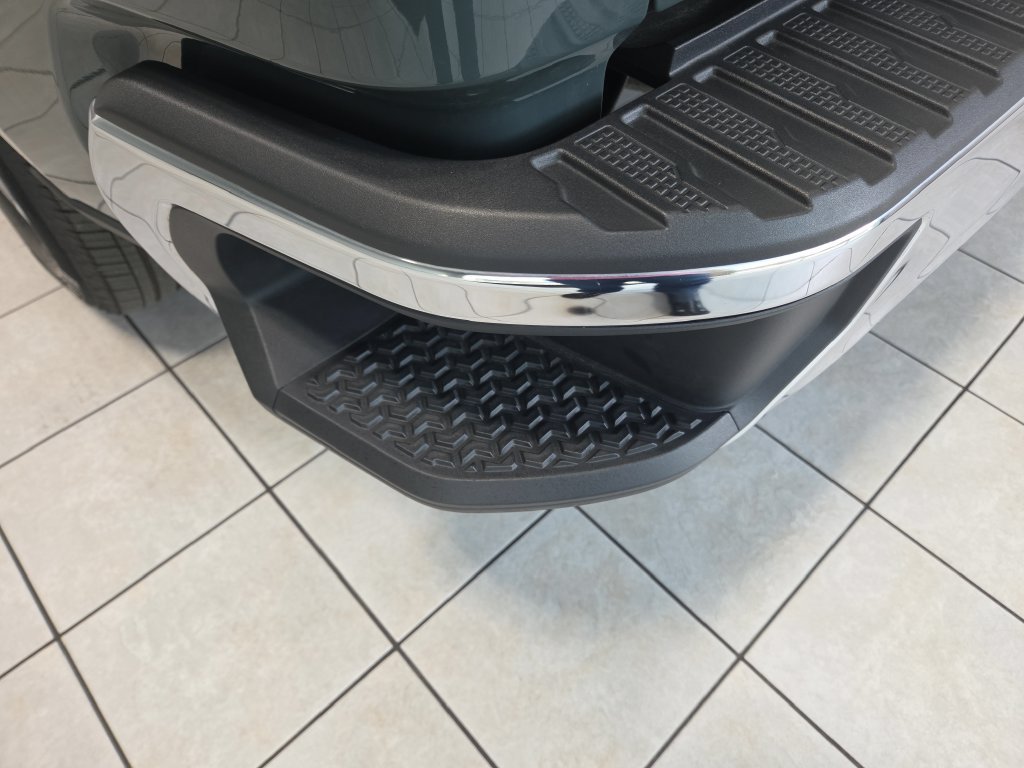 Used 2025 Chevrolet Silverado 1500 LT AWD/4WD image 14