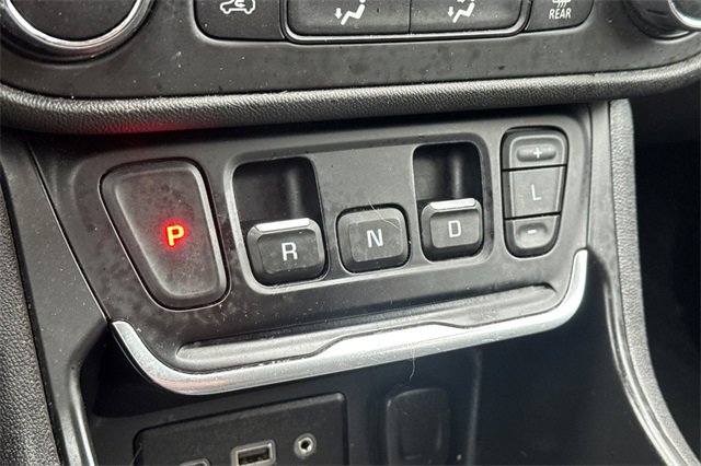 Used 2020 GMC Terrain SLE w/ Elevation Edition image 33