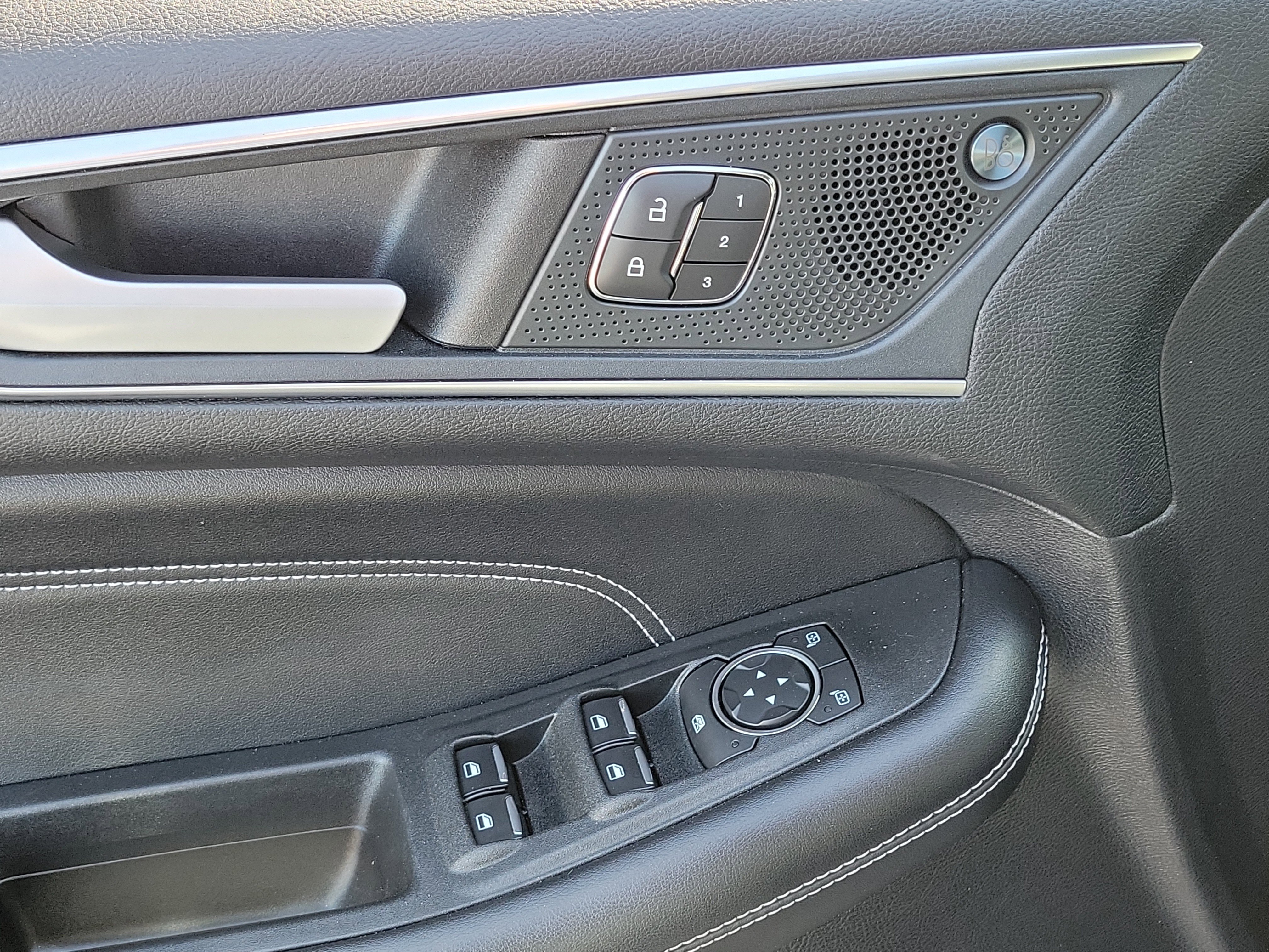 Used 2022 Ford Edge Titanium image 23