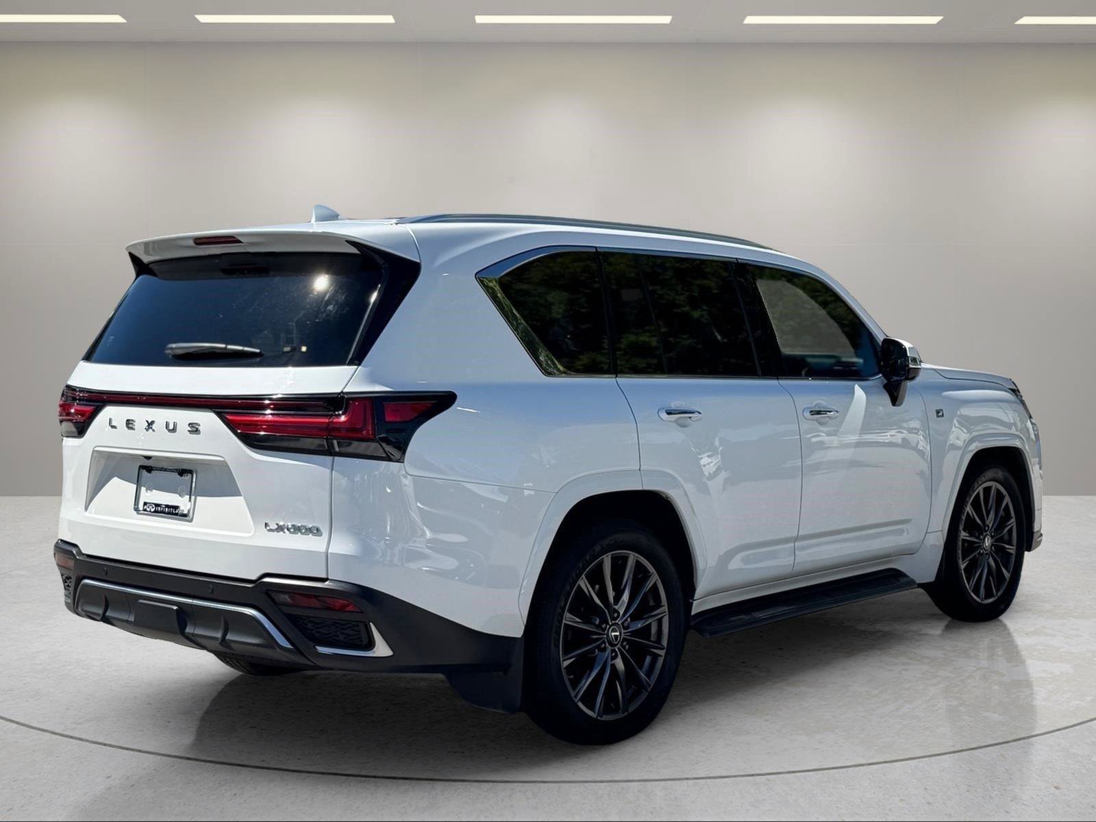 Used 2023 Lexus LX 600 F Sport w/ Accessory Package (Z1) AWD/4WD image 4