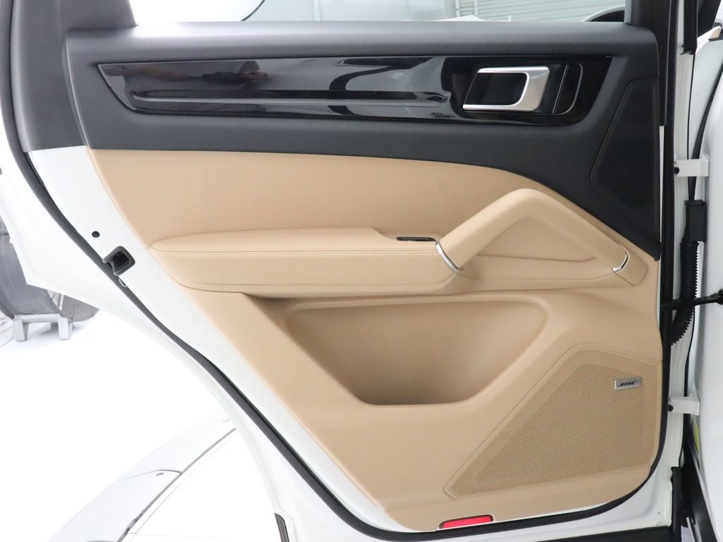 Used 2020 Porsche Cayenne AWD/4WD image 42