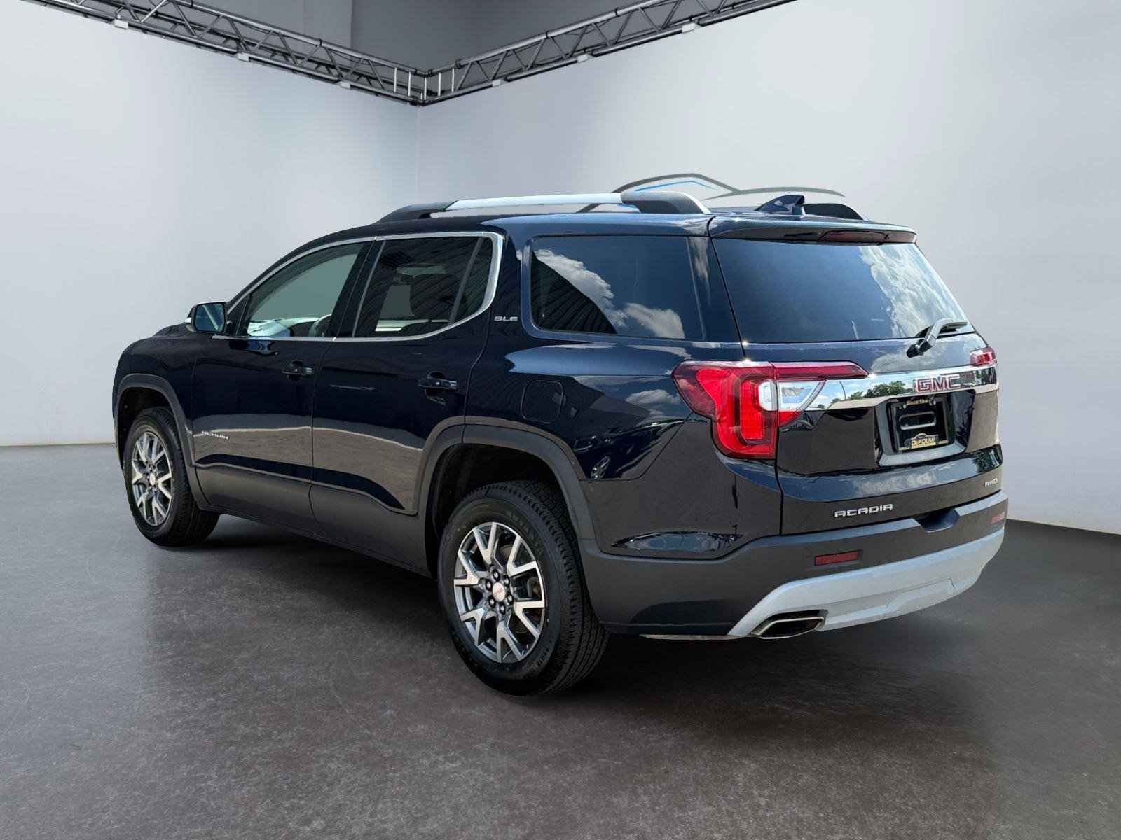 Used 2022 GMC Acadia SLE w/ LPO, Cargo Package AWD/4WD image 5