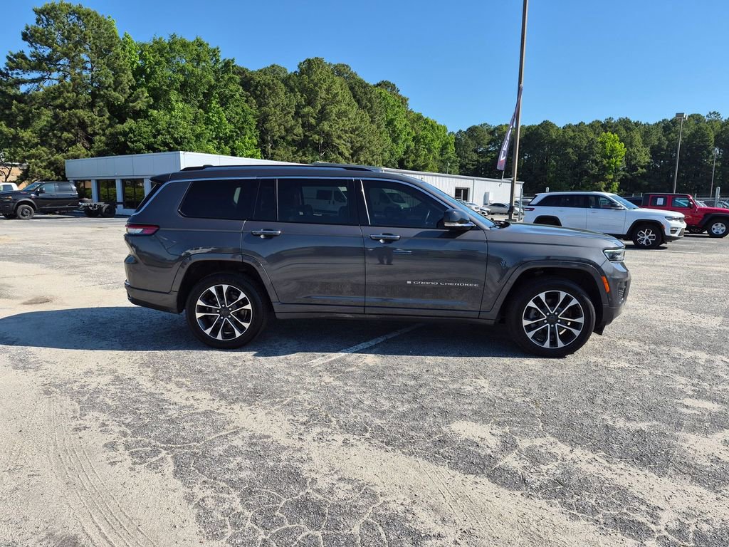 Used 2021 Jeep Grand Cherokee L Overland w/ Luxury Tech Group IV AWD/4WD image 2