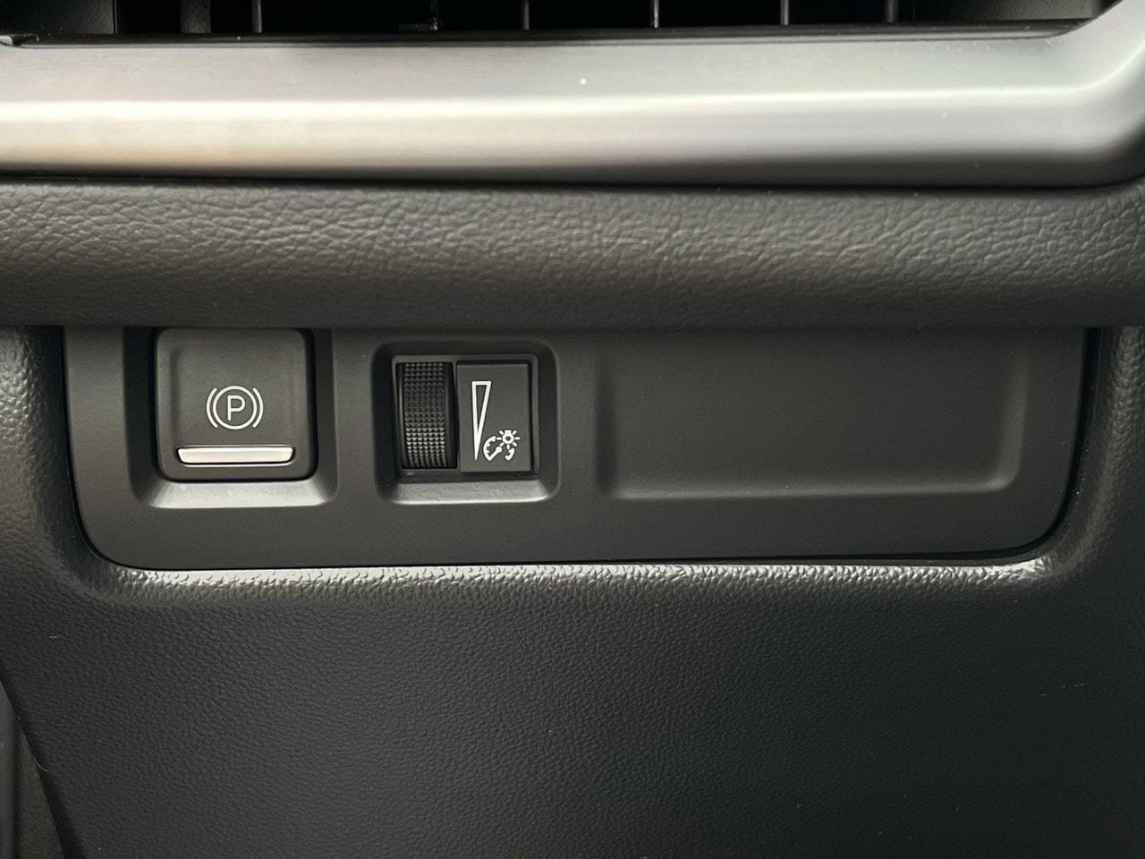 Used 2025 Cadillac XT4 Sport FWD image 11