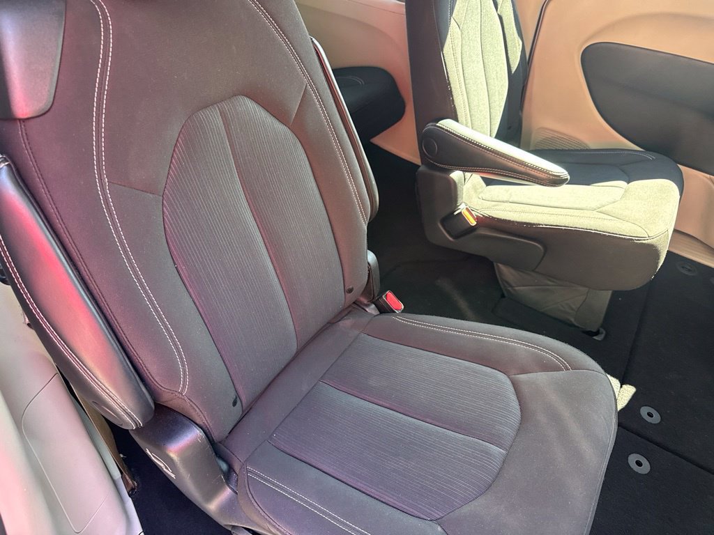 Used 2022 Chrysler Voyager LX FWD image 13