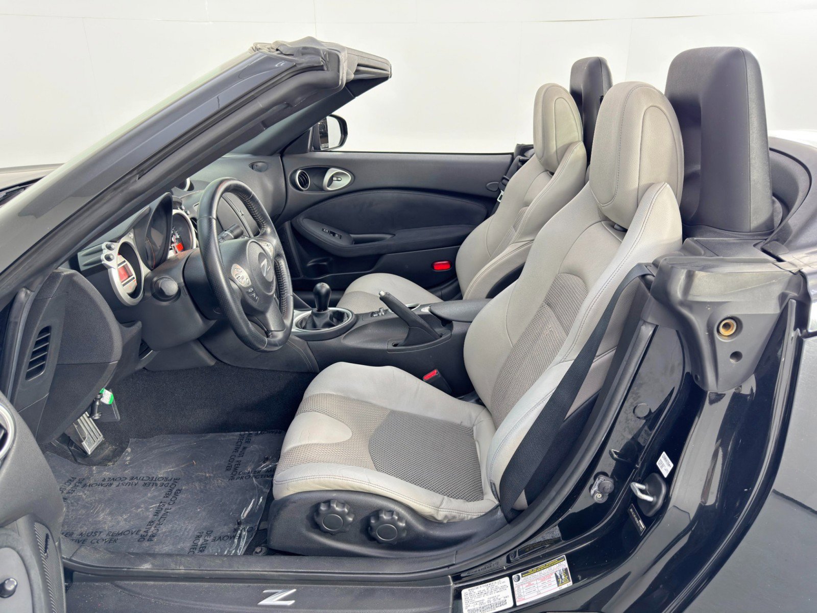 Used 2010 Nissan 370Z Touring w/ Sport Pkg image 15