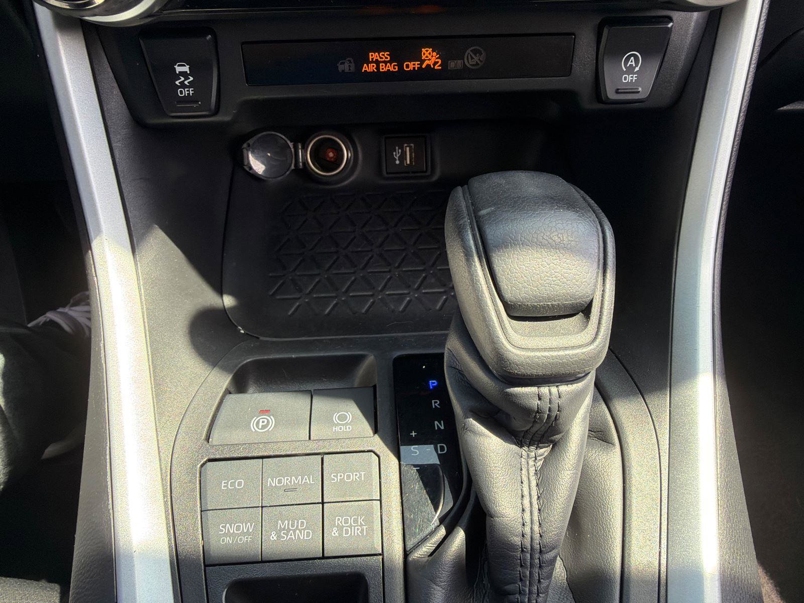 Used 2024 Toyota RAV4 XLE AWD/4WD image 27