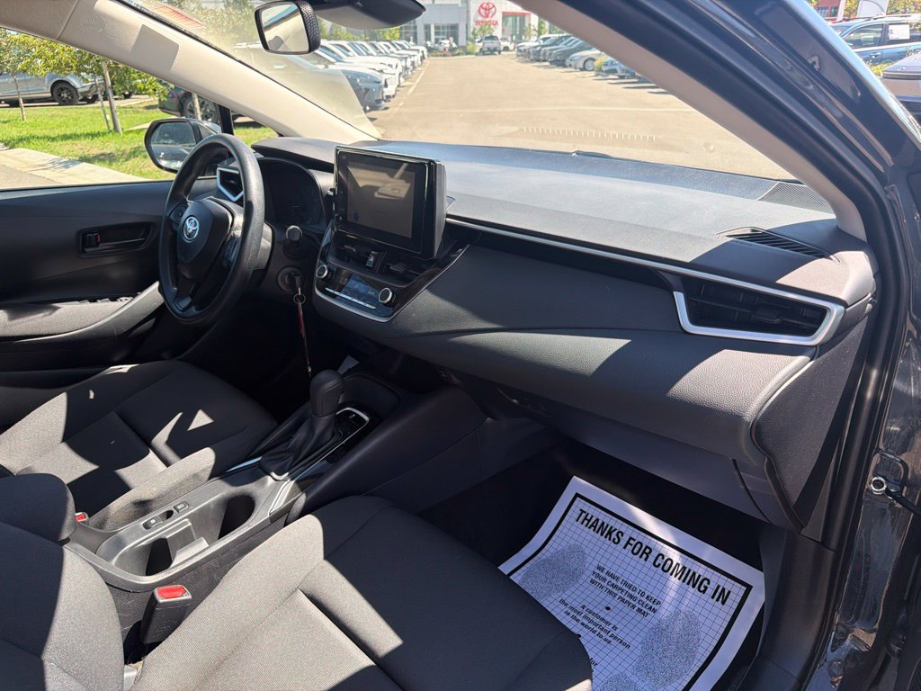 Used 2025 Toyota Corolla LE FWD image 11