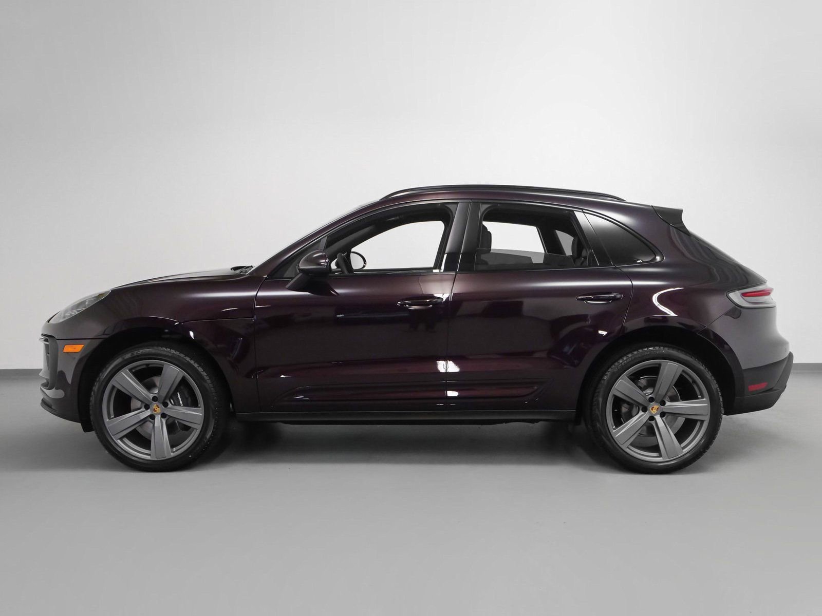 Certified 2025 Porsche Macan AWD/4WD image 2