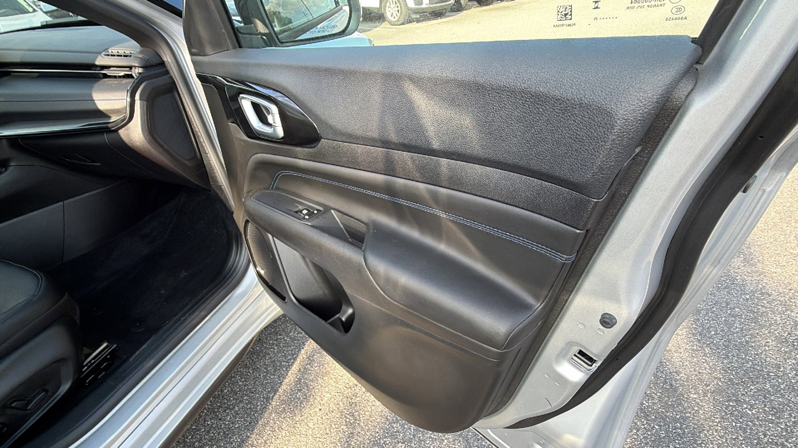 Used 2025 Jeep Compass Limited w/ High Altitude Package AWD/4WD image 18