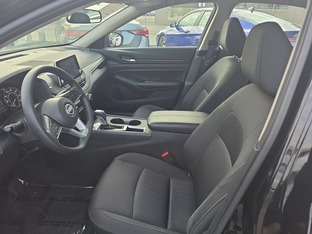 Used 2025 Nissan Altima 2.5 SV FWD image 9