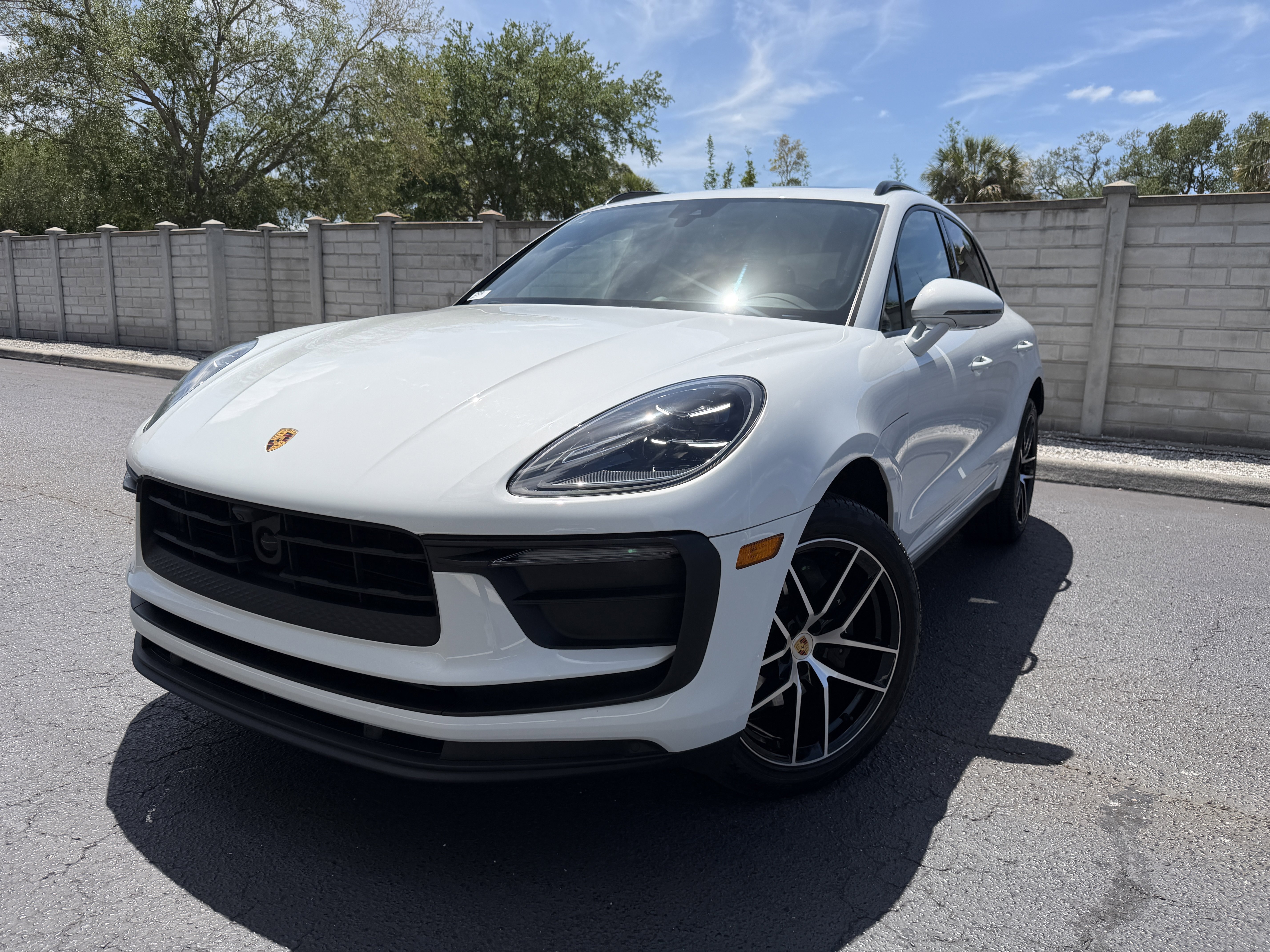 Certified 2025 Porsche Macan image 1