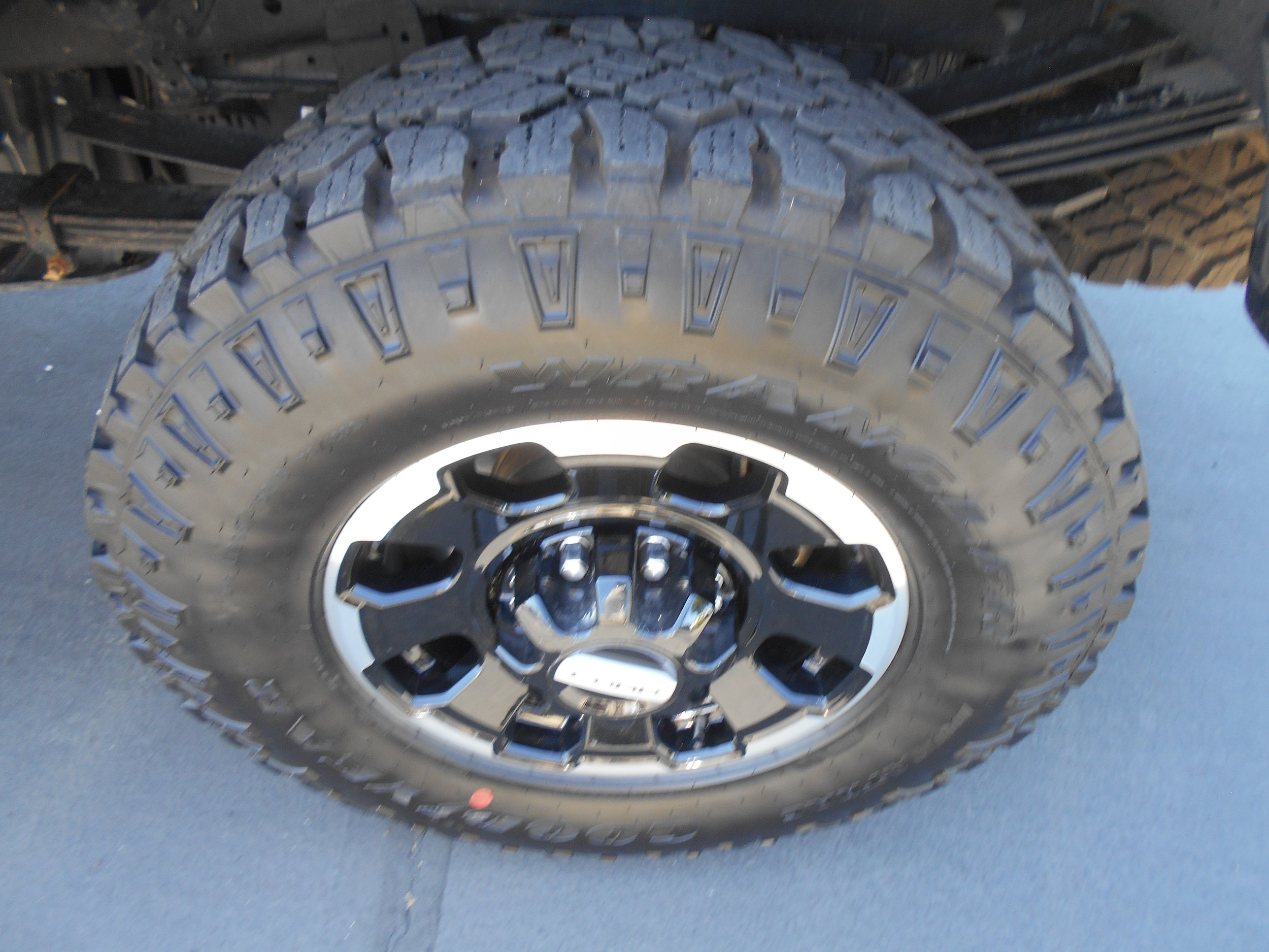 Certified 2025 Ford F250 Lariat w/ Tremor Off-Road Package AWD/4WD image 18