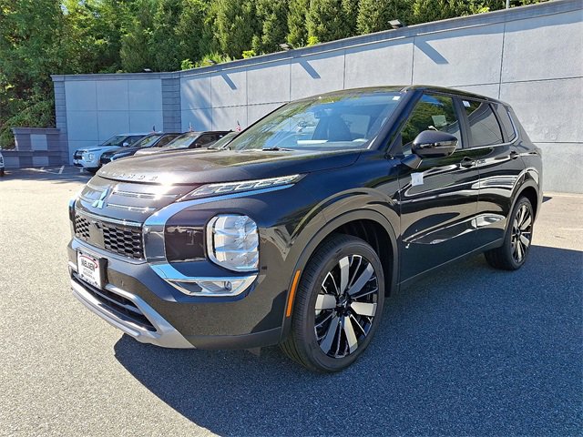 New 2025 Mitsubishi Outlander SE image 2