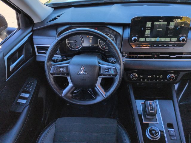 Used 2024 Mitsubishi Outlander SE AWD/4WD image 15