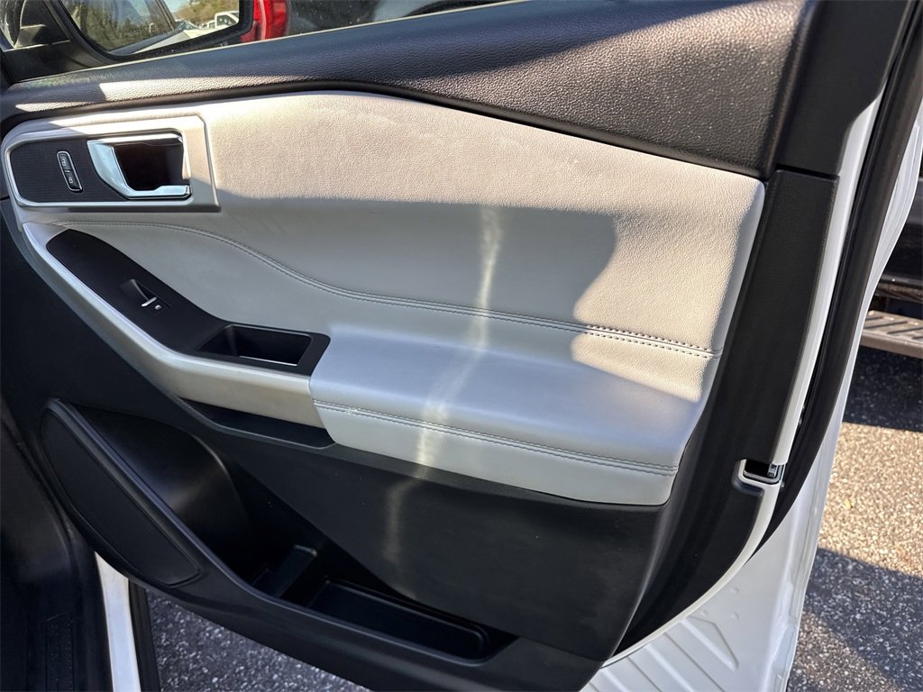 Used 2022 Ford Explorer XLT w/ Equipment Group 202A image 16