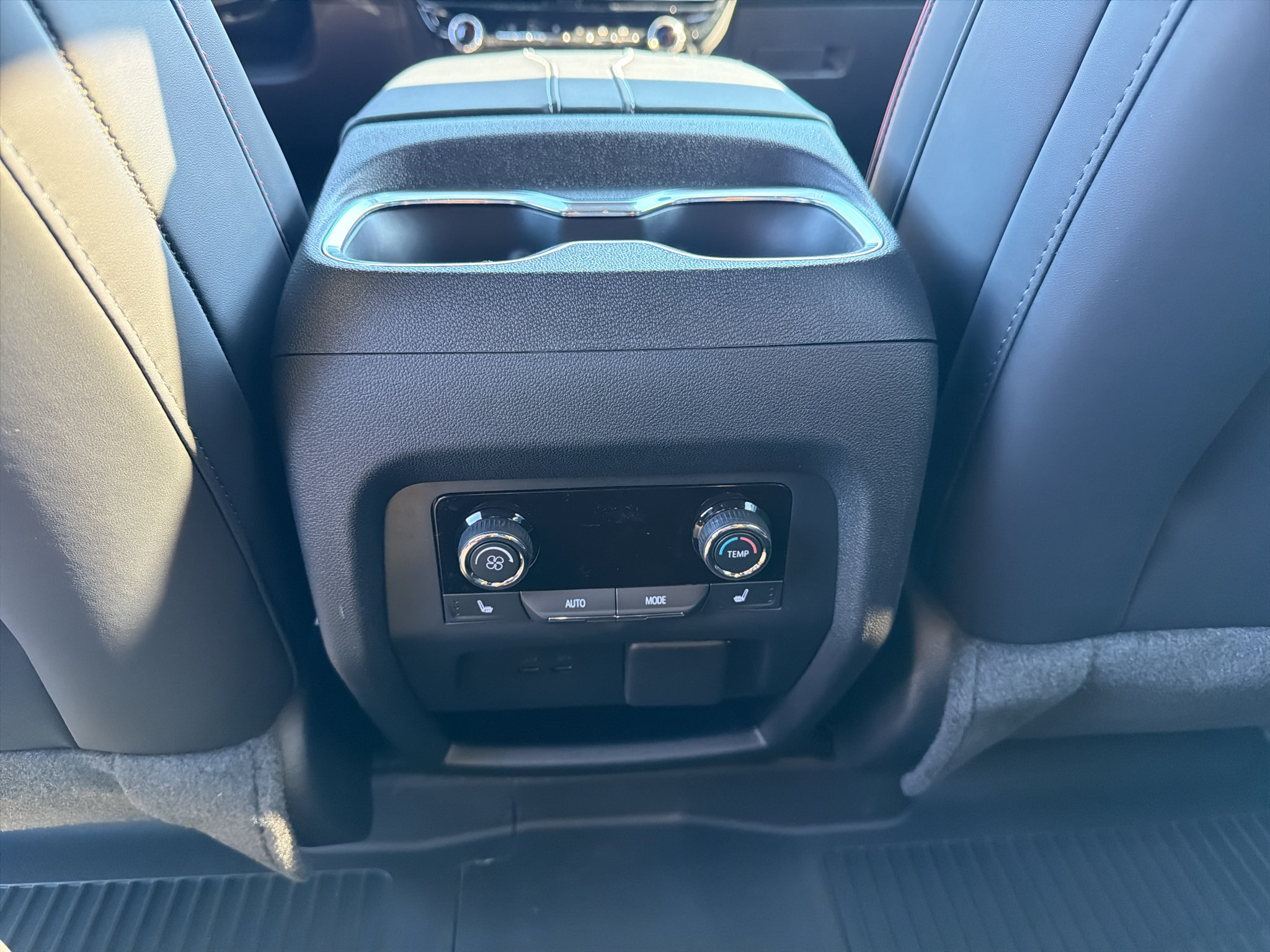 New 2027 Chevrolet Traverse RS w/ LPO, Floor Liner Package FWD image 22
