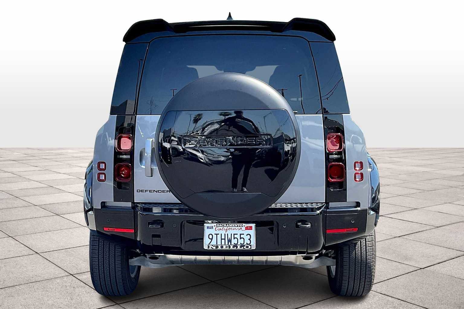 Used 2024 Land Rover Defender 110 X-Dynamic SE image 6