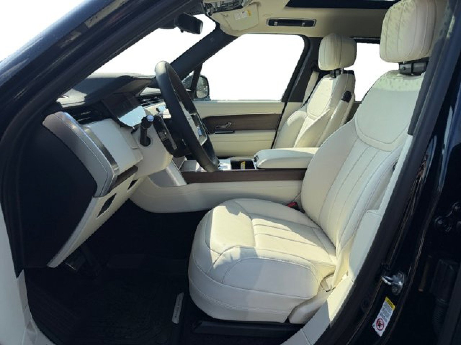 New 2026 Land Rover Range Rover Long Wheelbase SE AWD/4WD image 10