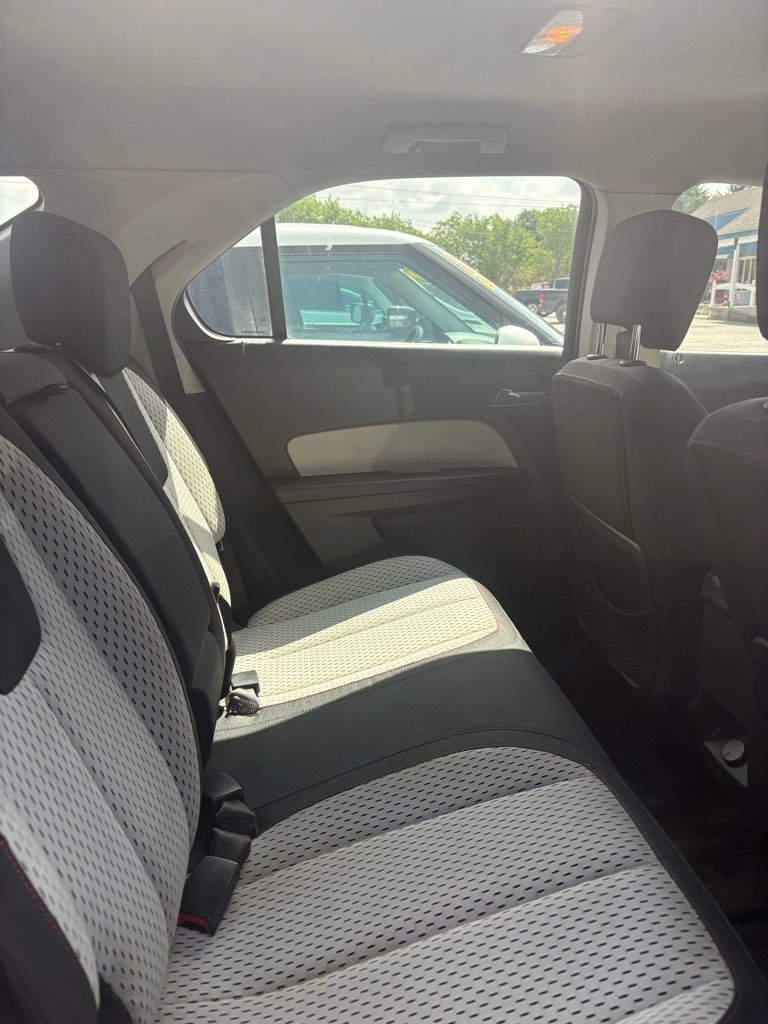 Used 2010 Chevrolet Equinox LS FWD image 12