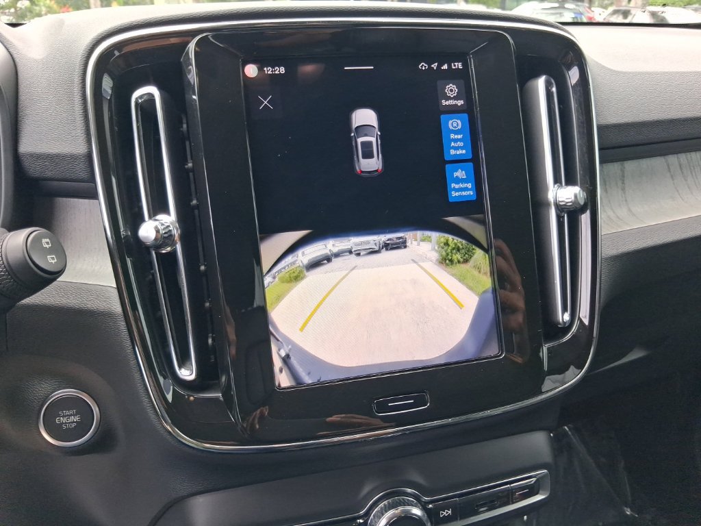 Used 2024 Volvo XC40 B5 Core AWD/4WD image 22