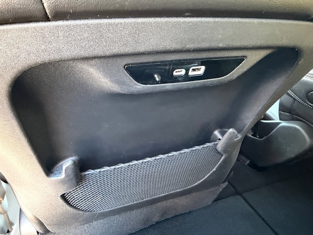 Used 2024 Chrysler Pacifica Touring-L FWD image 13