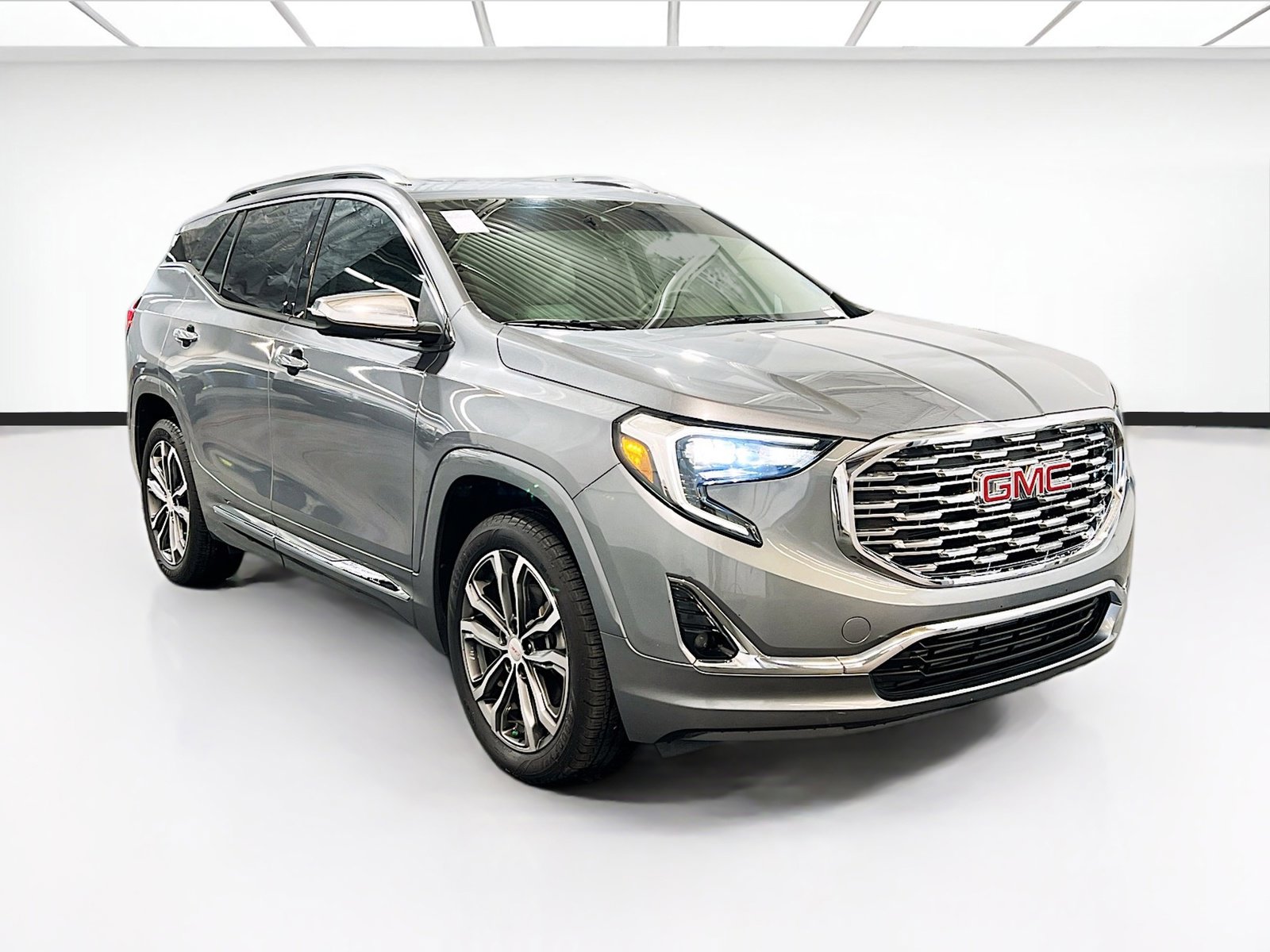 Used 2018 GMC Terrain Denali w/ Comfort Package image 3