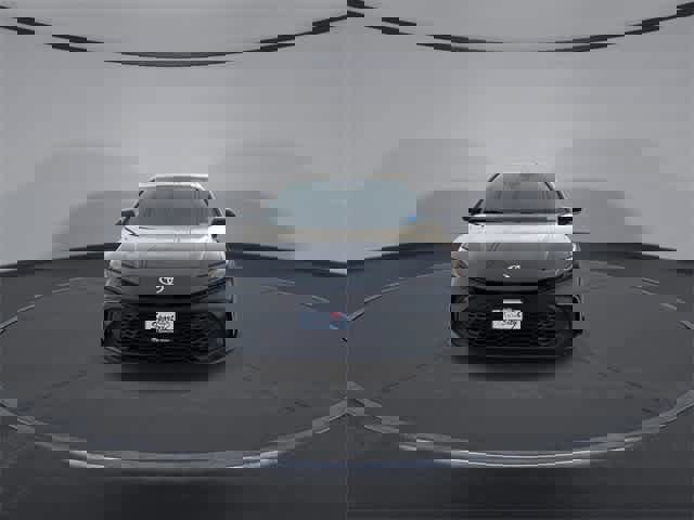 Used 2025 Toyota Camry SE image 3