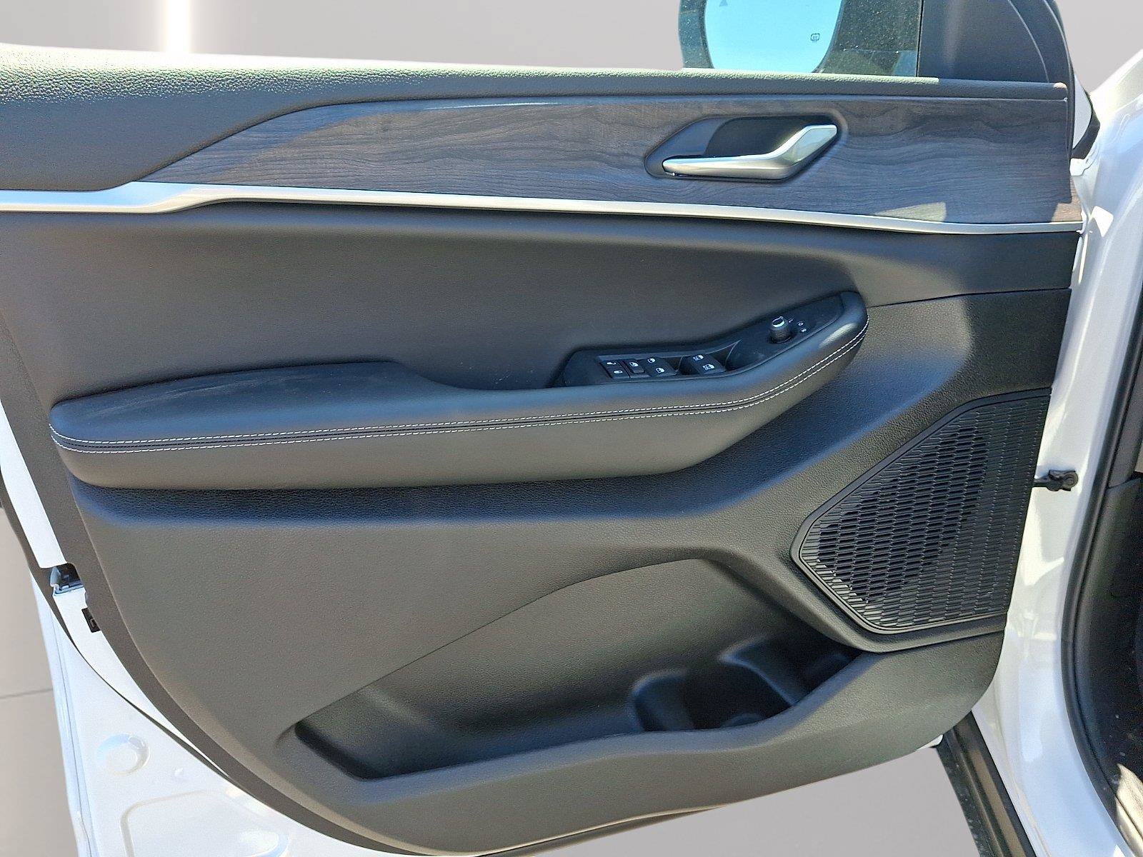 New 2026 Jeep Grand Cherokee Altitude AWD/4WD image 8