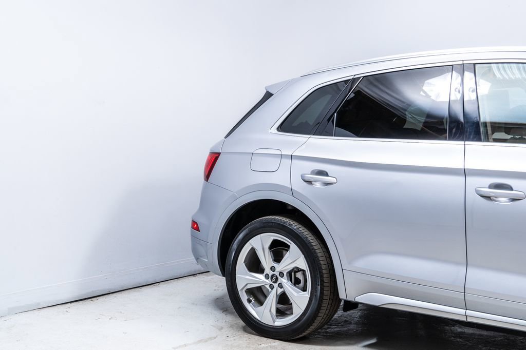 Used 2023 Audi Q5 2.0T Premium Plus w/ Premium Plus Package AWD/4WD image 11