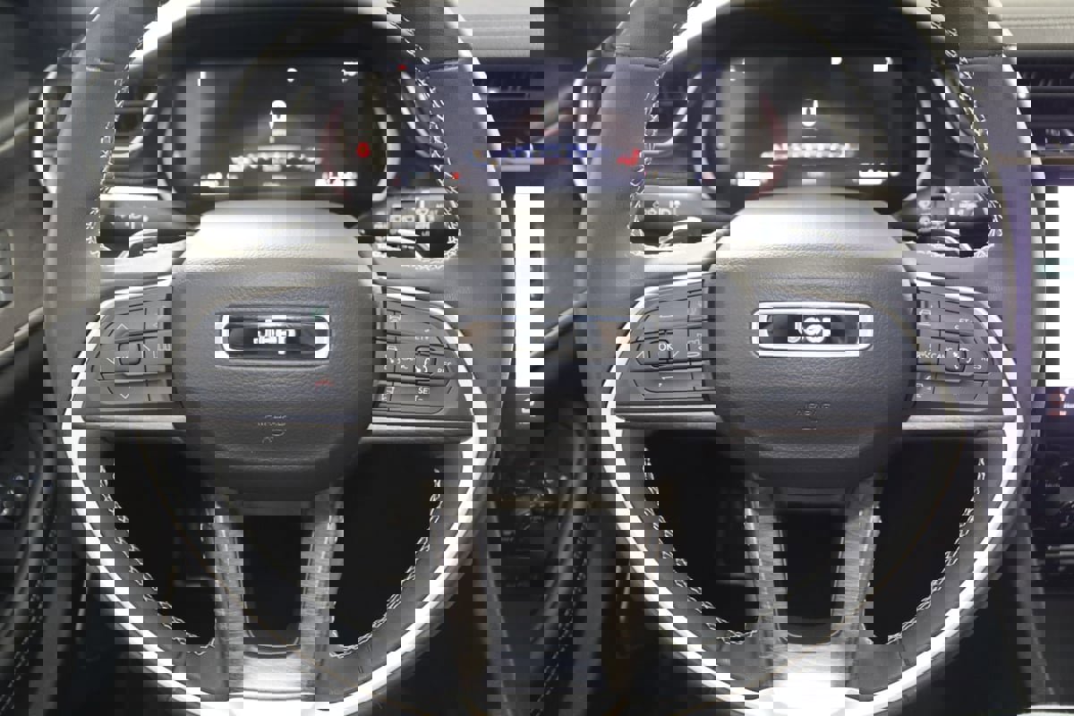 Used 2024 Jeep Grand Cherokee Limited w/ Luxury Tech Group II image 37