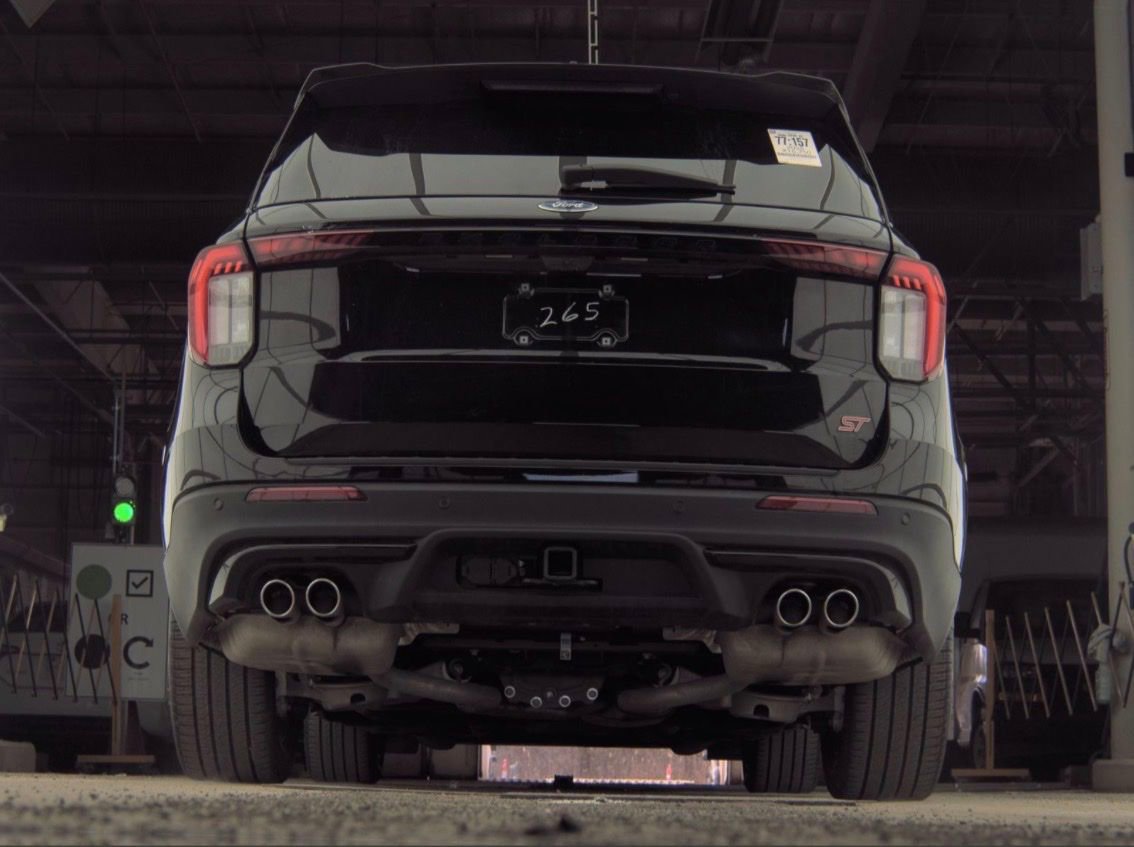 Used 2025 Ford Explorer ST image 9