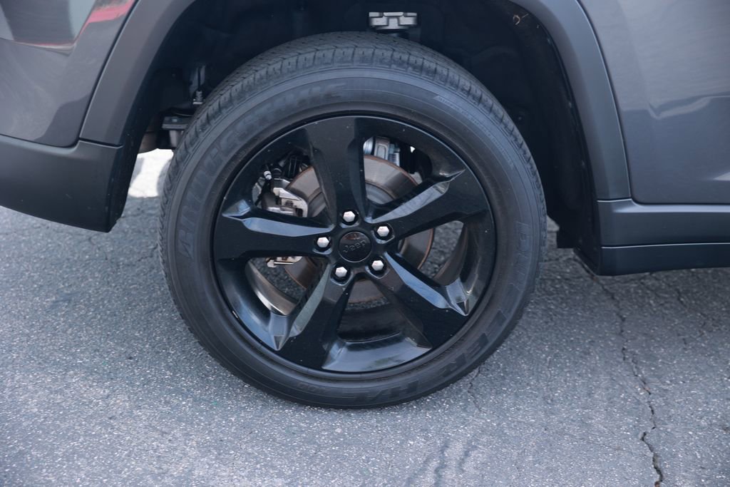 Used 2023 Jeep Grand Cherokee Altitude AWD/4WD image 9