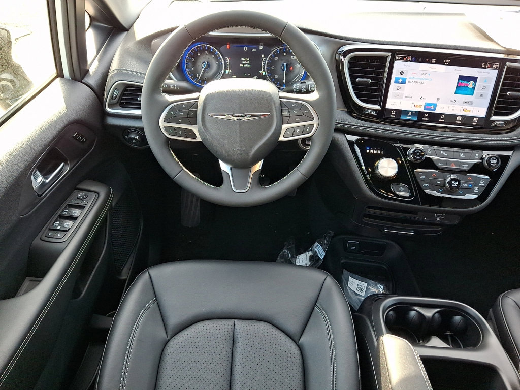 New 2026 Chrysler Pacifica Select AWD/4WD image 9