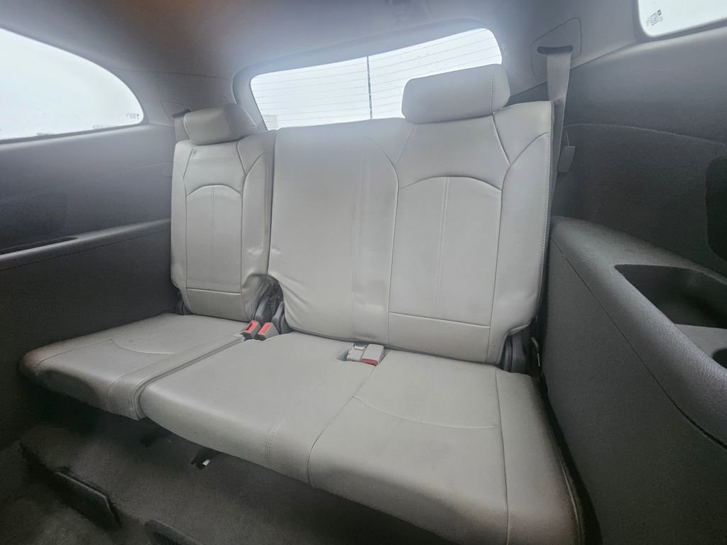 Used 2014 Chevrolet Traverse LT image 7