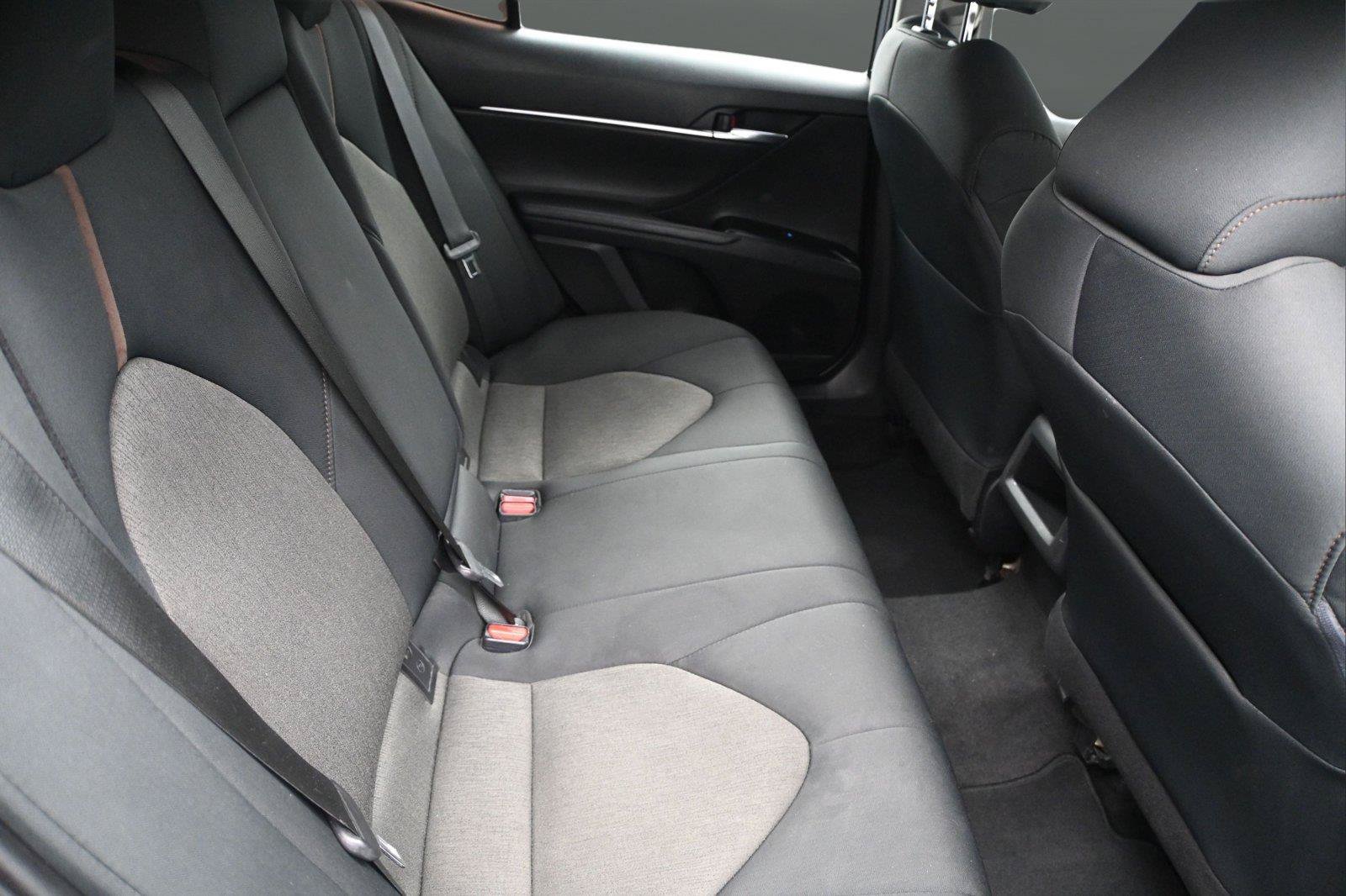 Used 2020 Toyota Camry LE FWD image 18