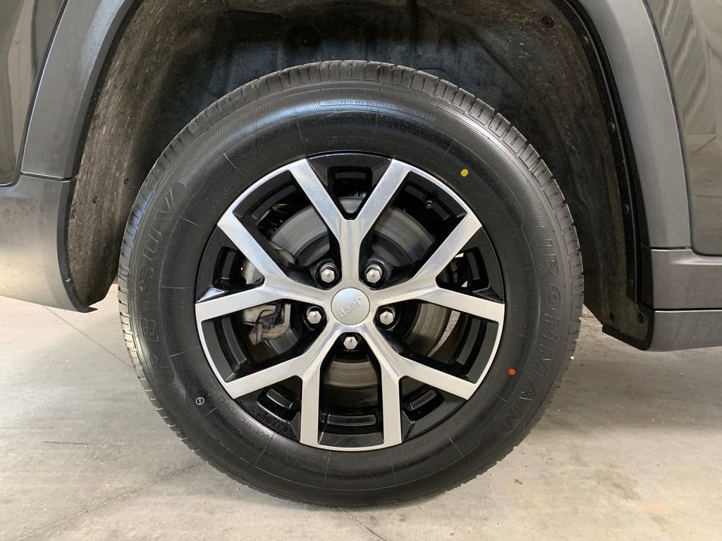 Used 2024 Jeep Grand Cherokee L Limited w/ Luxury Tech Group II image 9