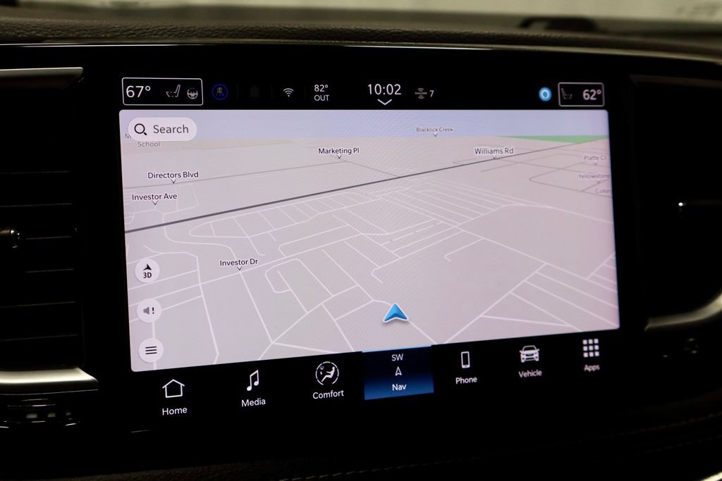 Used 2025 Chrysler Pacifica Limited FWD image 4