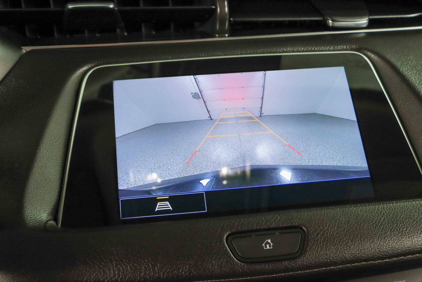 Used 2023 Cadillac XT4 Luxury w/ Cold Weather Package AWD/4WD image 18