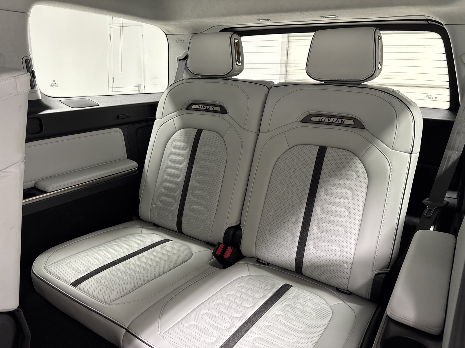 Used 2024 Rivian R1S Adventure AWD/4WD image 25