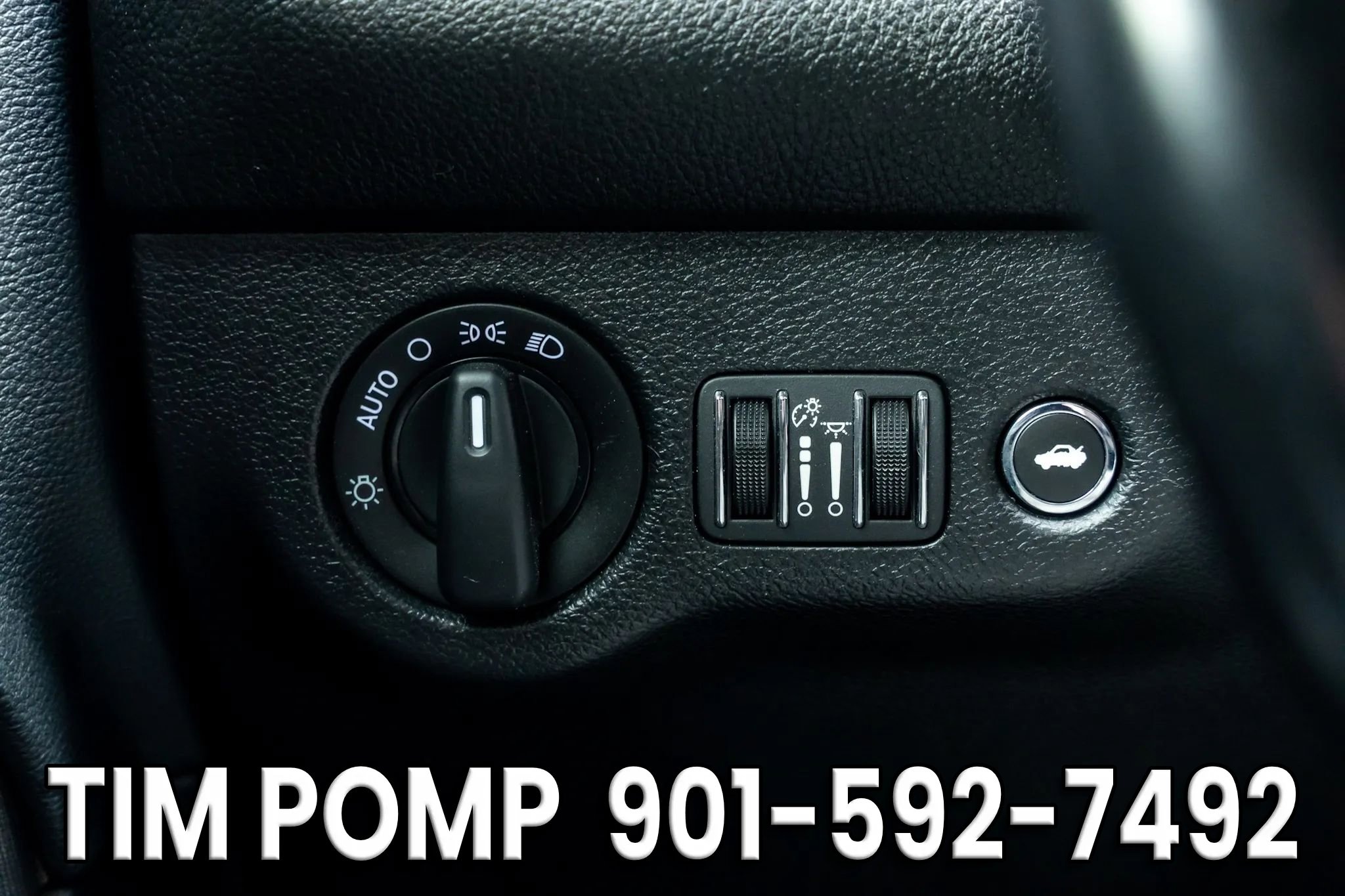 Used 2019 Dodge Challenger SXT image 25