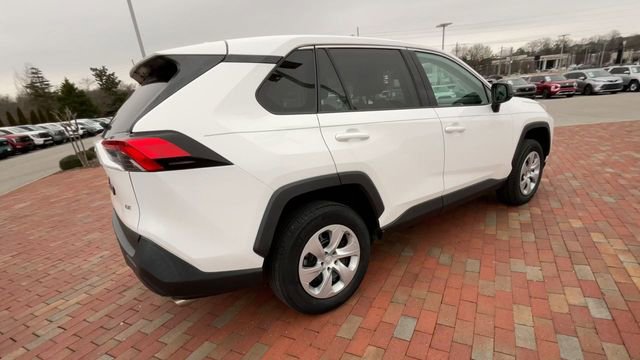 Used 2022 Toyota RAV4 LE FWD image 9