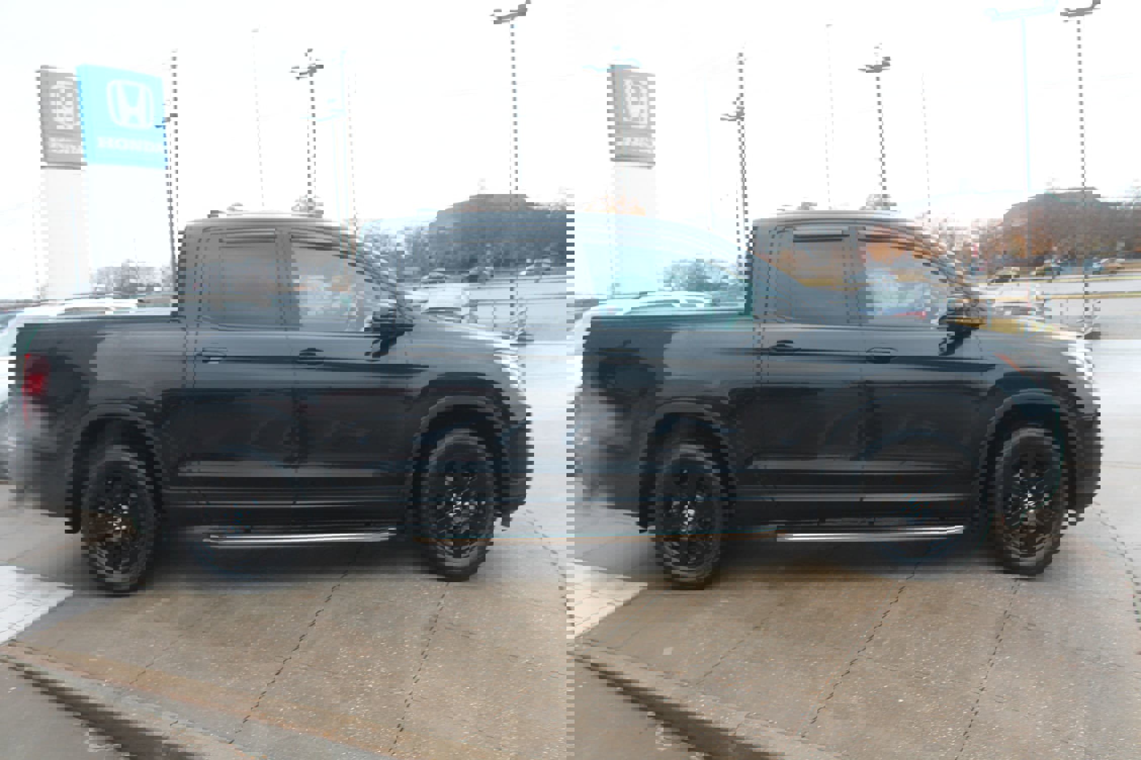 Used 2017 Honda Ridgeline Black Edition image 4