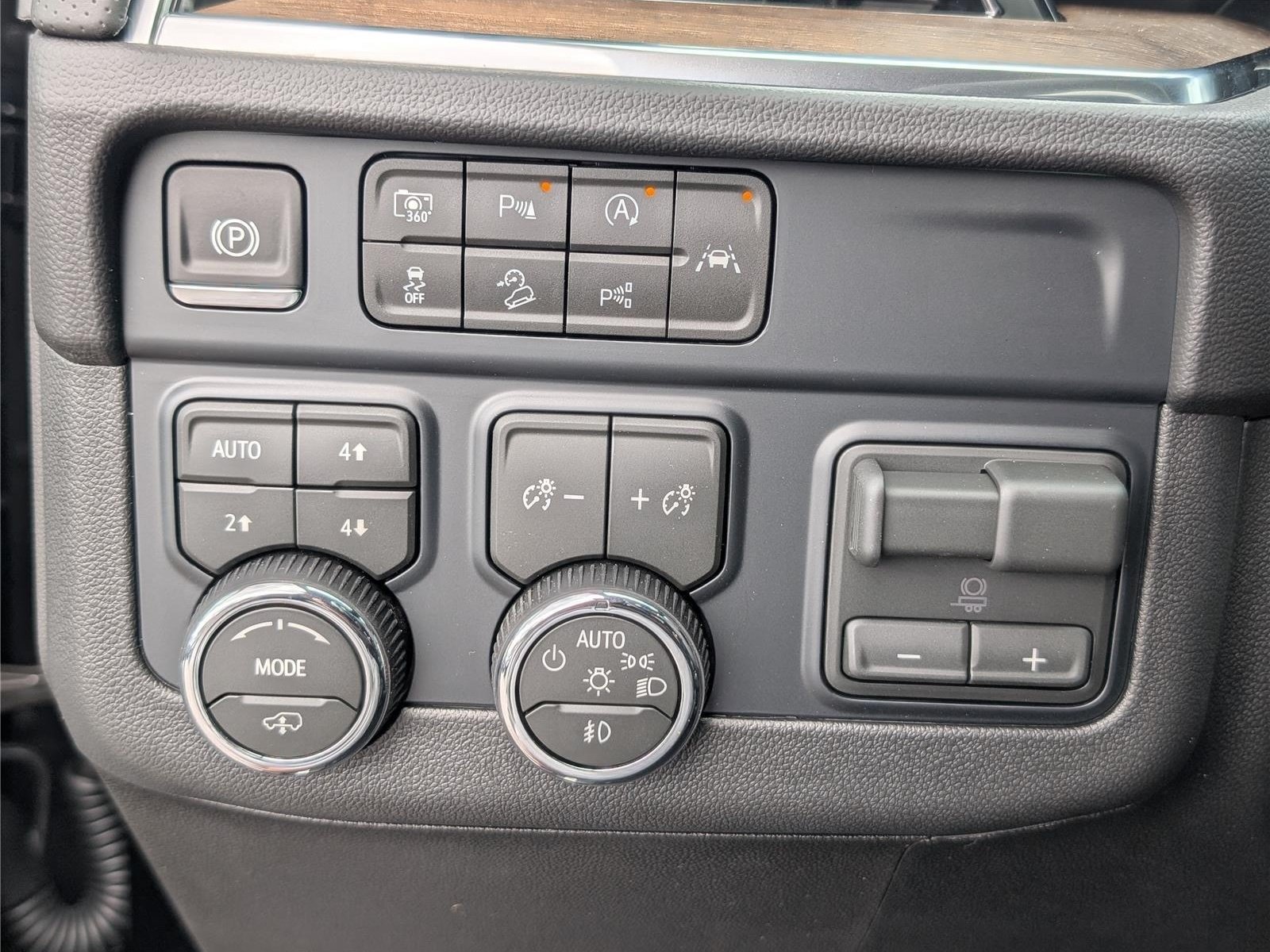 New 2026 Chevrolet Tahoe High Country AWD/4WD image 24
