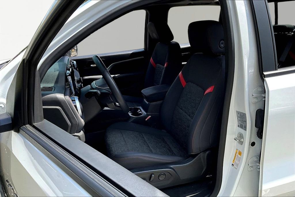 Used 2024 Chevrolet Colorado Z71 w/ Z71 Convenience Package 2 image 15