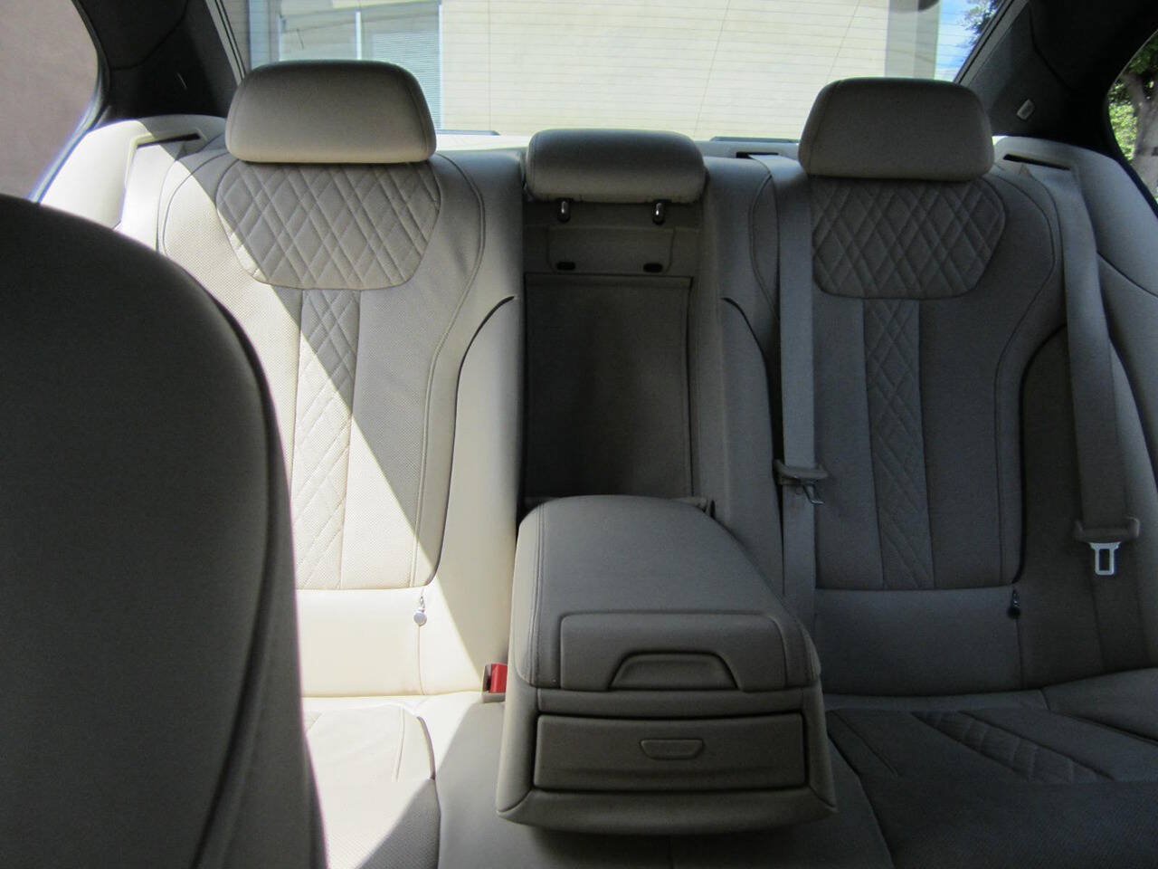 Used 2020 BMW 740i w/ Premium Package RWD image 21